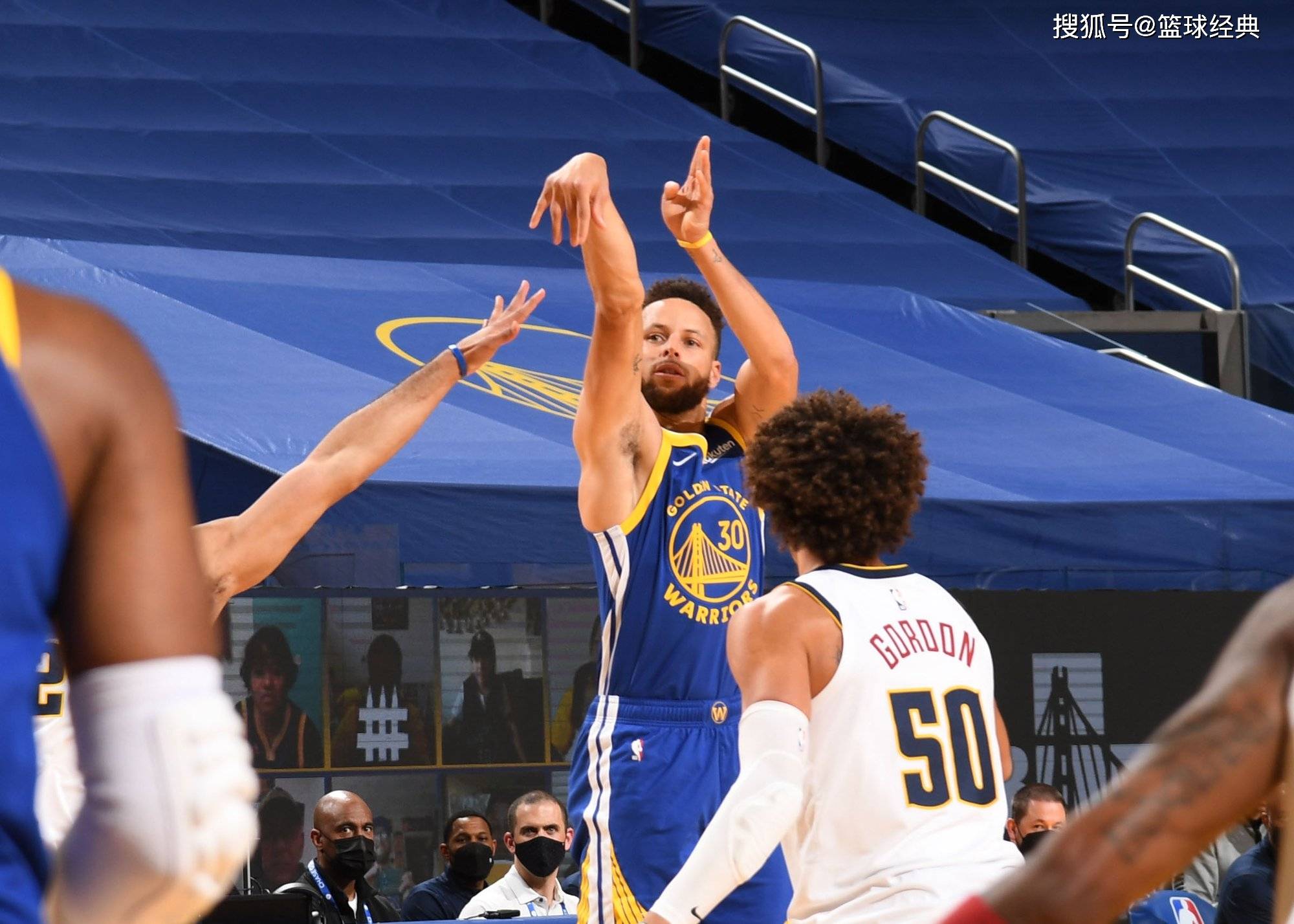 里程碑夜！丹佛掘金火线驰援，德甲今晚刷纪录，形势明朗，临场指挥获称赞的简单介绍