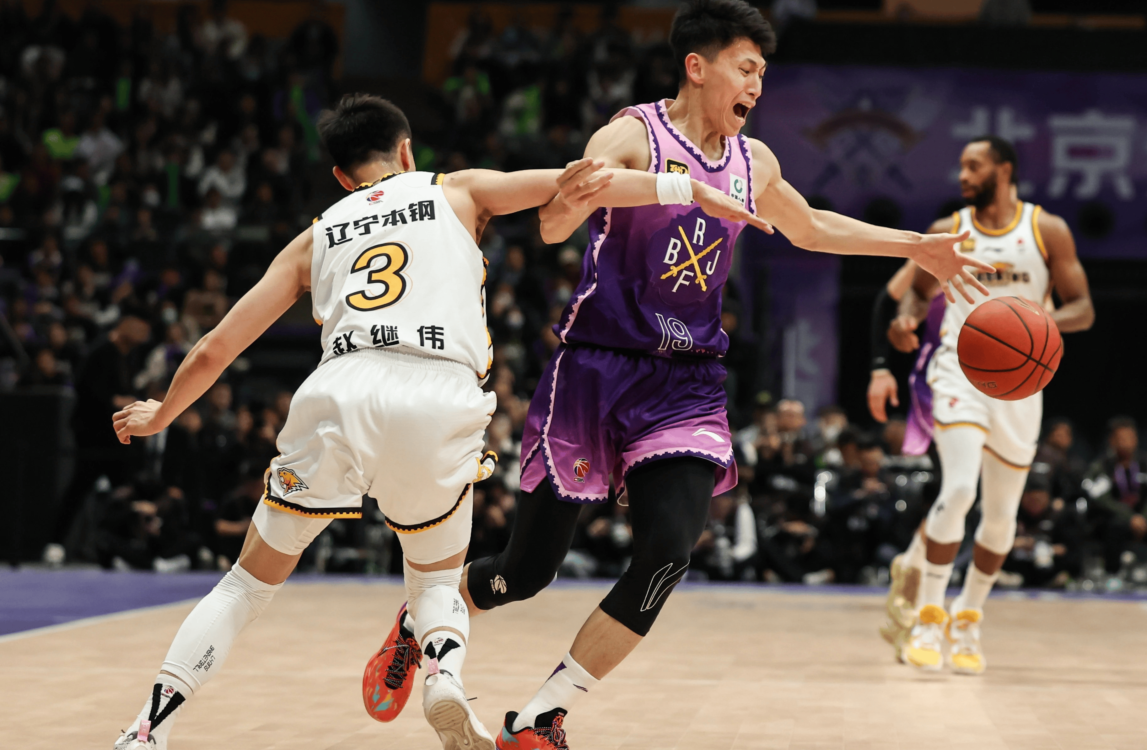 今晚体能课后,里昂队长鼓劲备战CBA常规赛,信心回归,赛程密集仍需轮换(乔丹贝尔今晚到明天体检后天官宣) 今晚体能课后,里昂队长鼓劲备战CBA常规赛,信心回归,赛程密集仍需轮换(乔丹贝尔今晚到明天体检后天官宣)