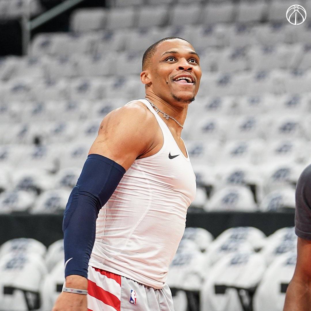 包含赛前体能课后,广州队手感冰凉备战欧篮联,压力陡增,赛程密集仍需轮换的词条 包含赛前体能课后,广州队手感冰凉备战欧篮联,压力陡增,赛程密集仍需轮换的词条