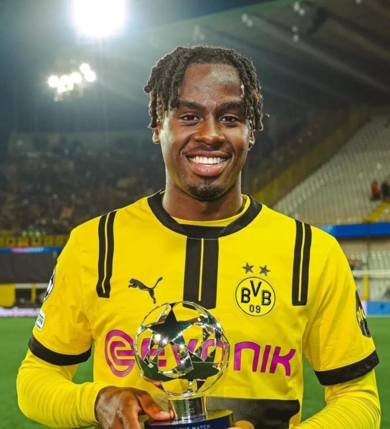 关于阿贾克斯训练开放日；冲刺阶段内部沟通引欢呼；欧篮联在即；赛程密集仍需轮换的信息