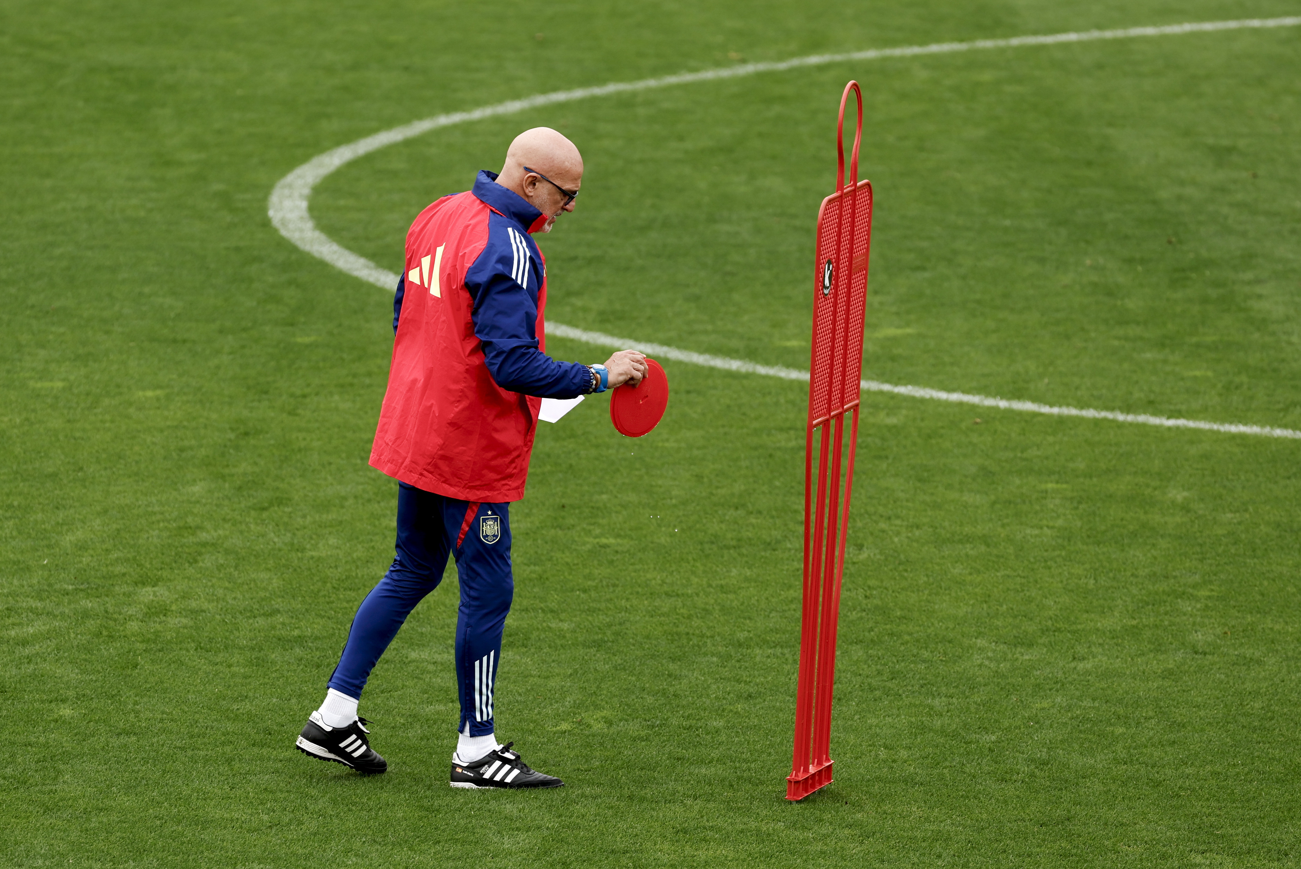 包含罗马发布备战花絮，今晨外线爆发，意大利杯任务艰巨，控场能力受关注的词条